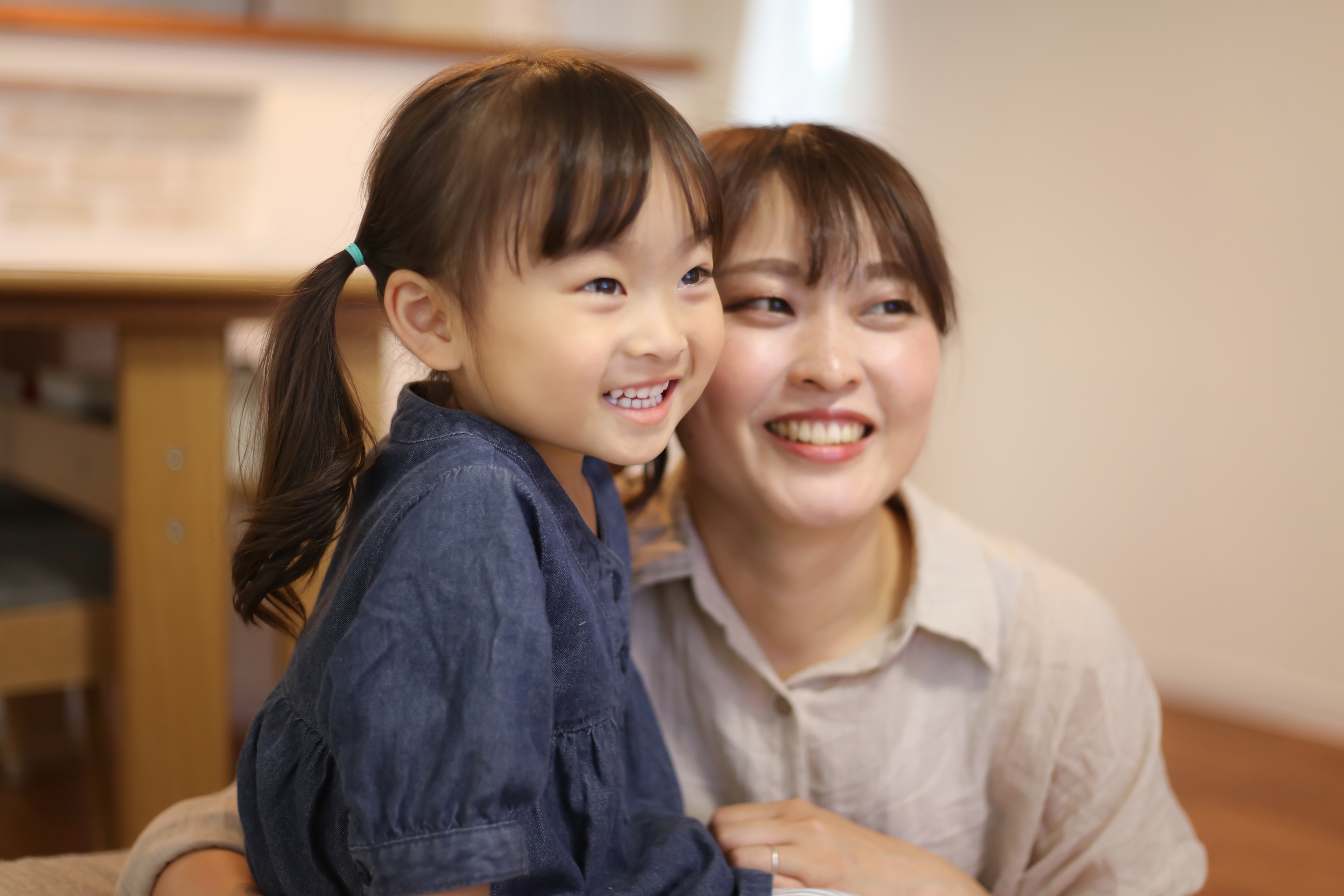 parent and child watching tv